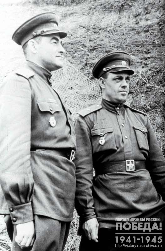 Командующий армией генерал-лейтенант В.Я. Колпакчи и генерал-майор К.К. Абрамов