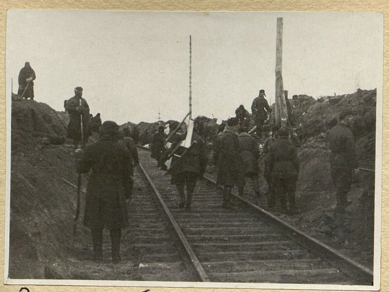 Фотография: Расчистка габарита в выемке подхода левого берега