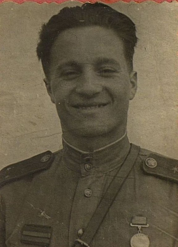Фотография: Начальник рации лейтенант Исаченко