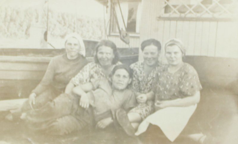 Женщины оборонного цеха, п. Самусь, Томская область