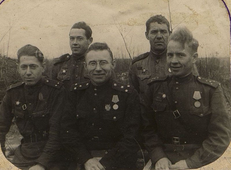 Фотография: Их заслуги перед Родиной высоко оценило Советское правительство. Оно наградило их правительственными орденами