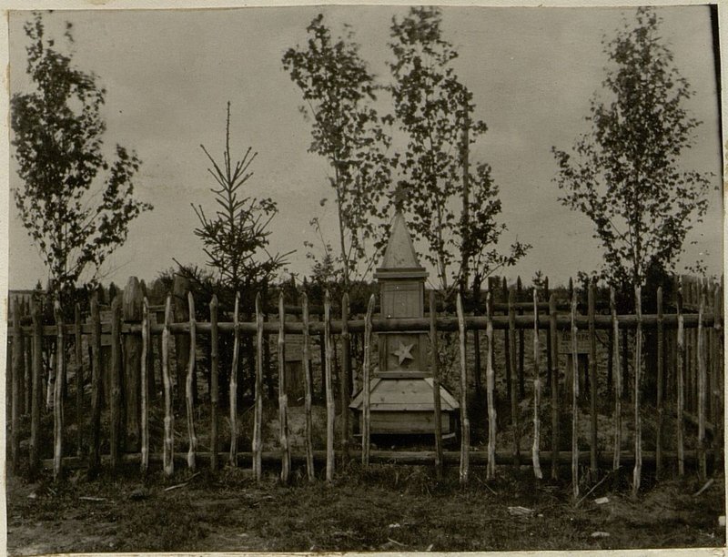 Image: Military burial st. Lieutenant Klusov, Krivichsky district, Vorobyevsky village council, Vorobyi village
