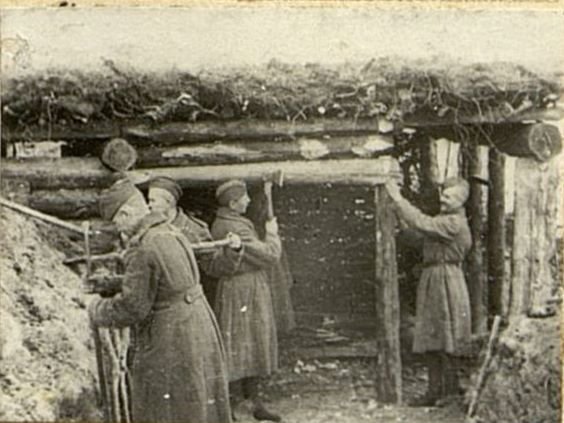 Image: Construction of a dwelling house in the 3rd rifle battalion of the 7th rifle company