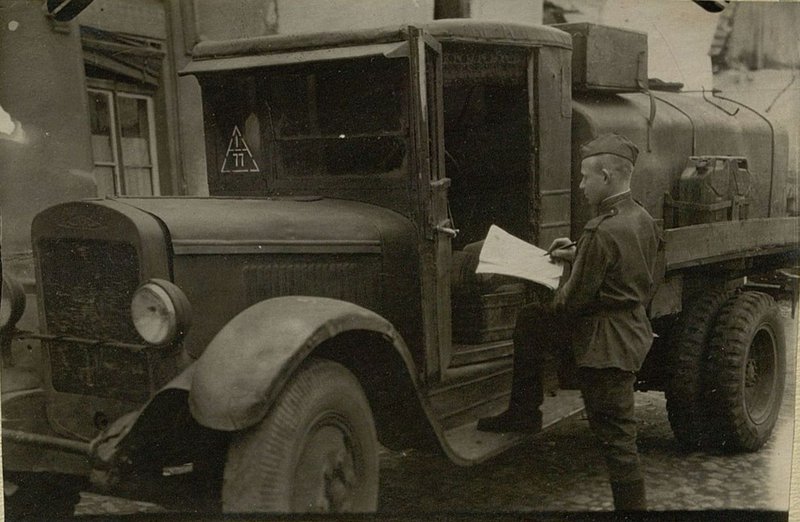 Фотография: Выпуск боевого листка на марше