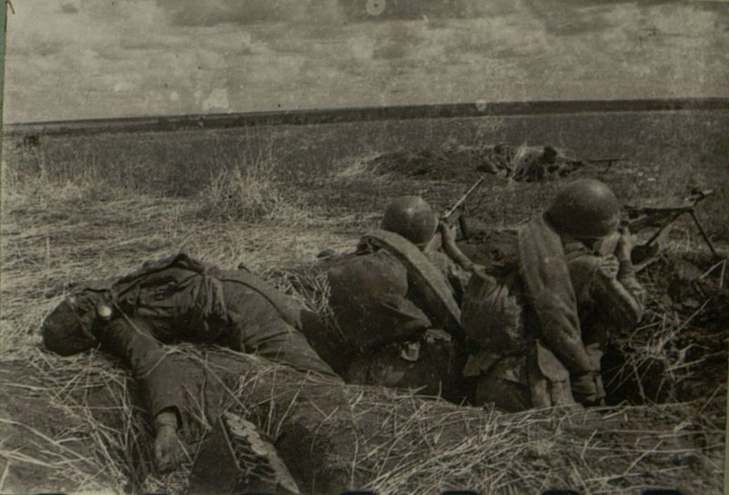 Фотография: Гвардейцы Кузнецова в окопах врага