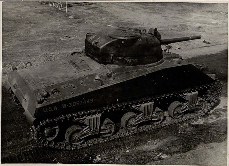 Фотография: Средний танк М4-А4 (американский)