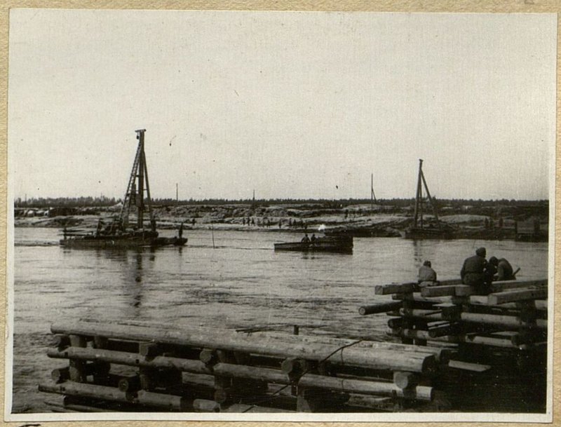 Фотография: Буксировка плавучего копра к месту работ