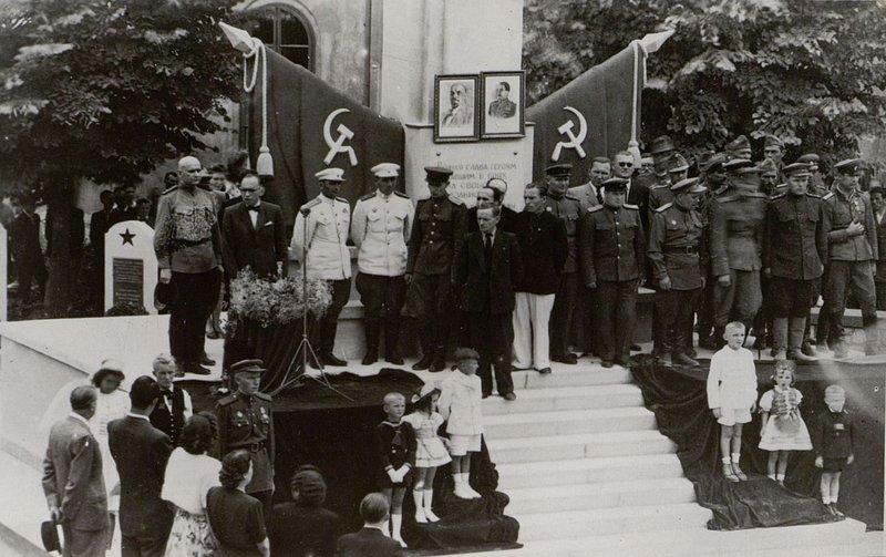 Image: Shiklos. Memorial meeting on the occasion of the opening of the monument