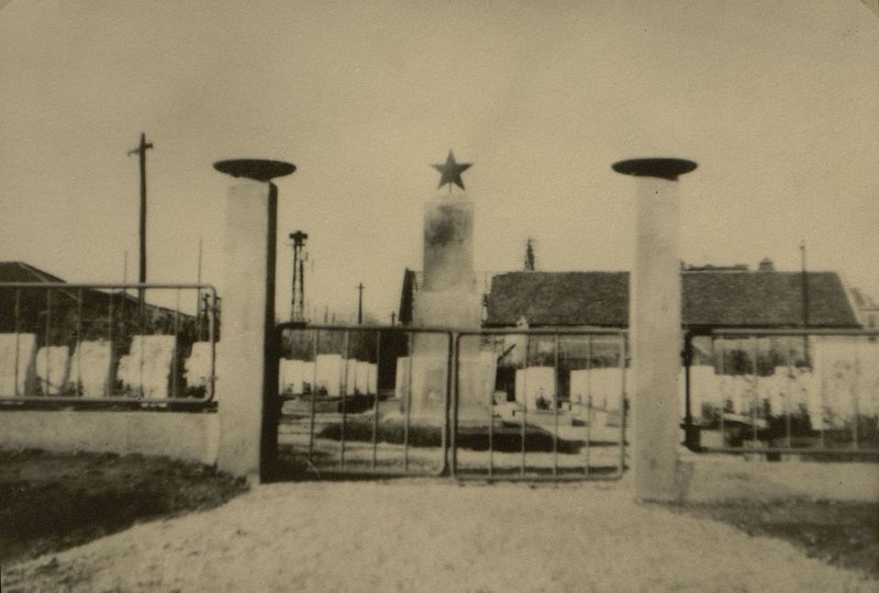 Image: Schwechat. General view of a military cemetery
