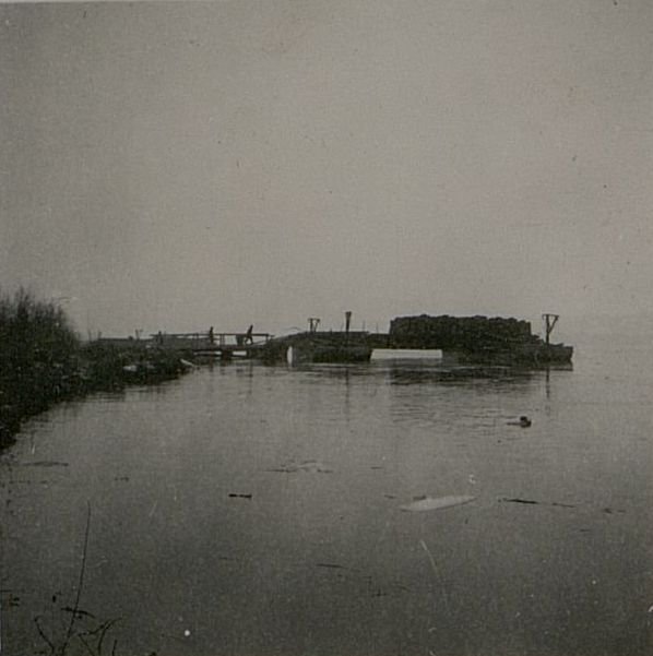 Image: Ferry crossing in the Dunapentele area