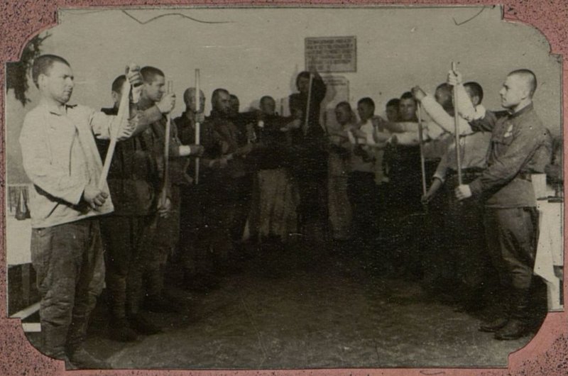 Фотография: Групповые занятия в кабинете ЛФК