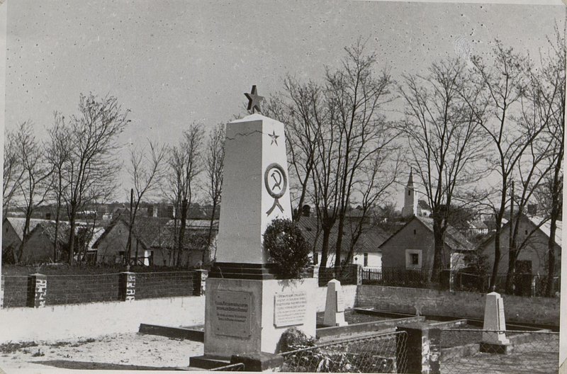 Image: Fule. Common monument at the military cemetery