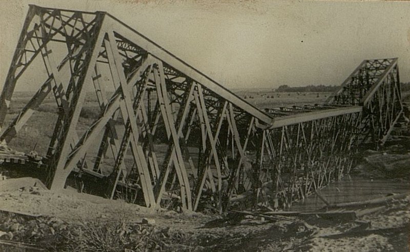Image: Destroyed bridges