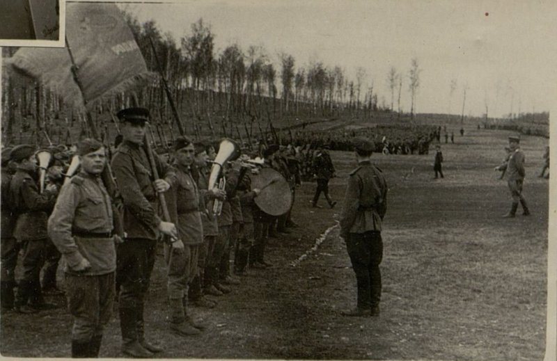Фотография: Парад 1 мая 1944 г.