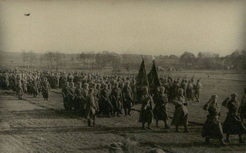 Фотография: Парад в честь 27 годовщины Великой Октябрьской Социалистической революции в частях