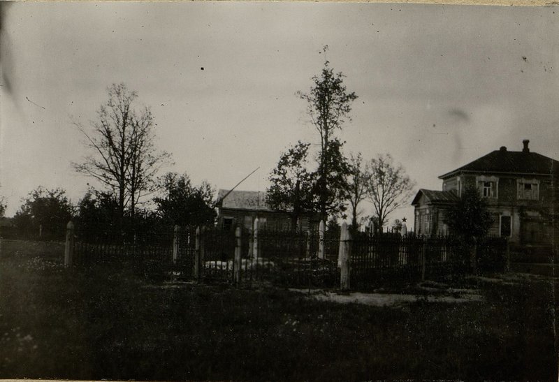 Фотография: Воинское кладбище, д. Уборок, Лоевского района, в центре