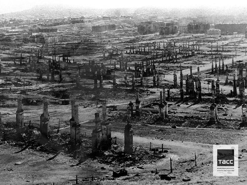 Вид на город после бомбардировок немецкой авиации, Мурманск