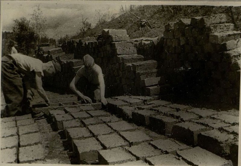 Фотография: Строительство бараков