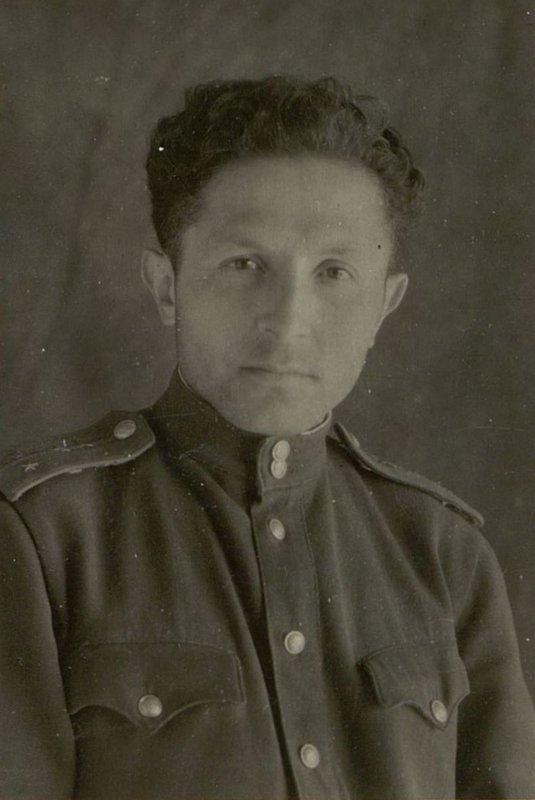 Фотография: ВРИД (временно исполняющий должность) Старшего техника по снабжению 12 СПАРБ Старший техник-лейтенант Раджибаев Б.Р.