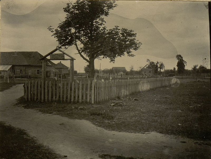 Фотография: Воинское кладбище воинам Советской Армии, погибшим в боях при освобождении м. Стрешин в ноябре 1943 г., м. Стрешин, на восточной окраине