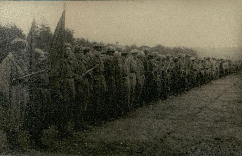 Фотография: Парад в честь 27 годовщины Великой Октябрьской Социалистической революции в частях