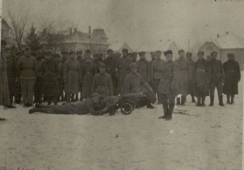 Фотография: Взвод пулеметчиков после зачетных стрельб