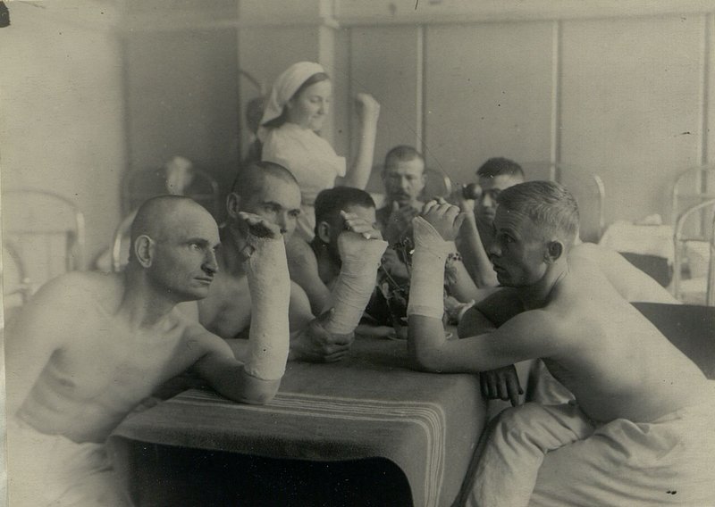 Фотография: Лечебная гимнастика в палате
