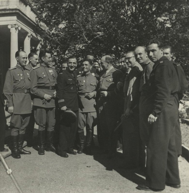 Meeting of Soviet and French military personnel