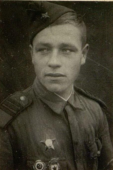 Фотография: Гвардии сержант Орехов Н.А. снайпер 7 стрелковой роты