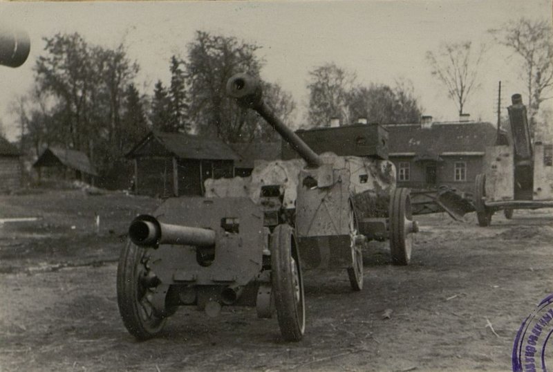 Фотография: Артиллерия захваченная танкистами в м. Рыуге