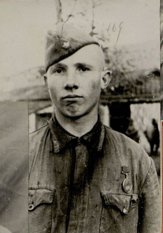 Фотография: Связист 404 полка коммунист Склянов Г.А.