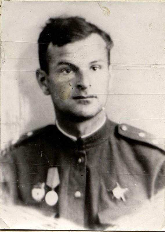 Фотография: Начальник связи 2-го дивизиона Старший лейтенант Слепаков