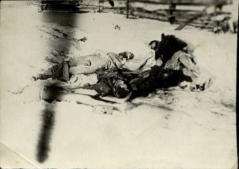 Image: Corpses of Germans who tried to escape in underpants