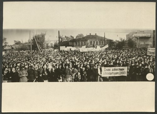 Один из митингов в освобожденном Донбассе