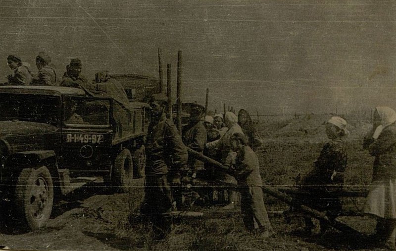 Image: Belarusian collective farmers greeted their liberators with tears of joy. For two years their village was in the hands of the partisans, for two years they fought a fierce struggle with the Germans.