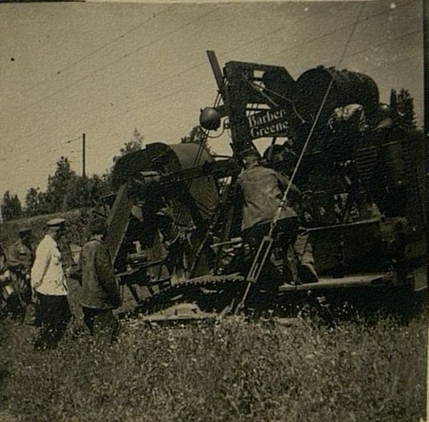 Image: Mechanization of earthworks (trencher work)