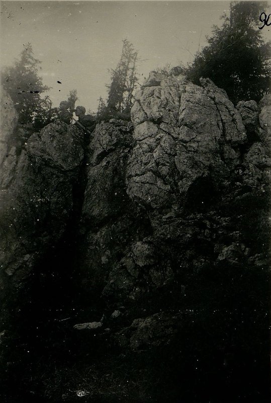 Image: artillery behind enemy lines at an altitude of 1019. The action zone of the 17th Guards Rifle Division