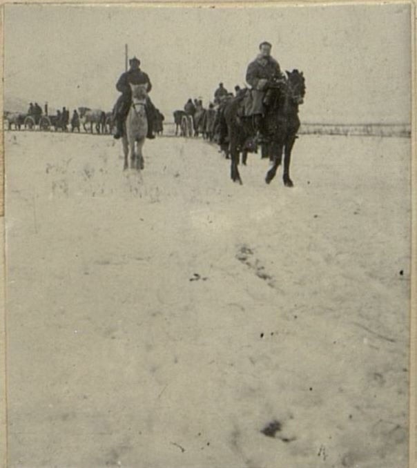 Фотография: Лучшим взводом питания оказася взвод I/77 стрелкового полка под командованием лейтенанта товарища Смирнова