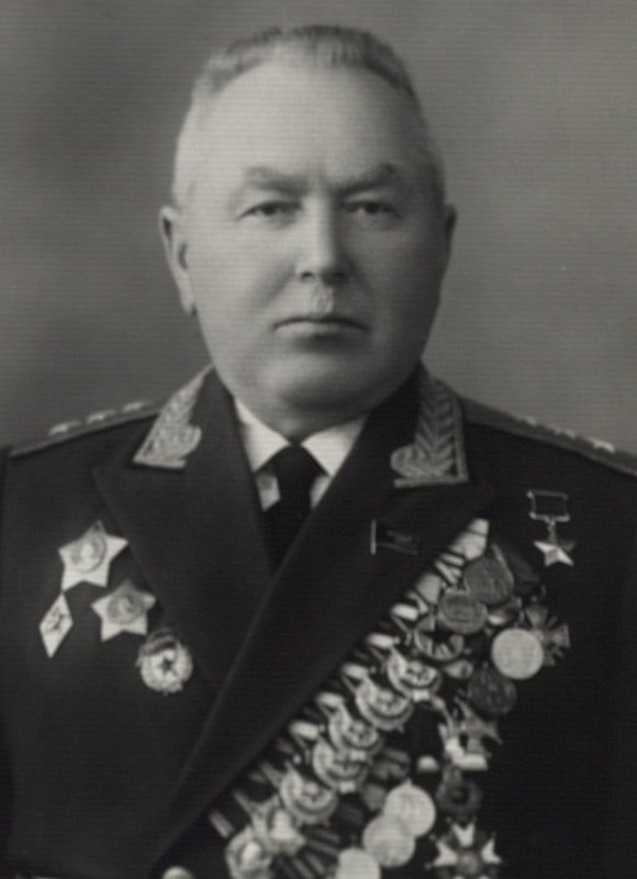 Генерал-полковник В.И. Кузнецов, командующий войсками Приволжского военного округа