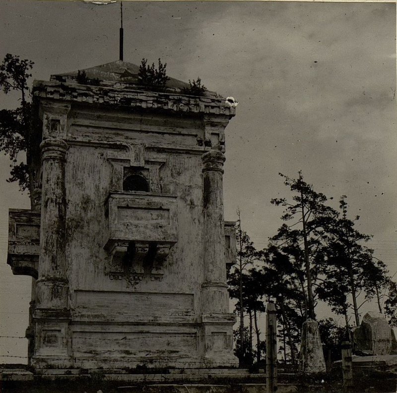 Image: The monument is located on the South-Eastern outskirts of the city of Bobruisk, in the area of the fortress