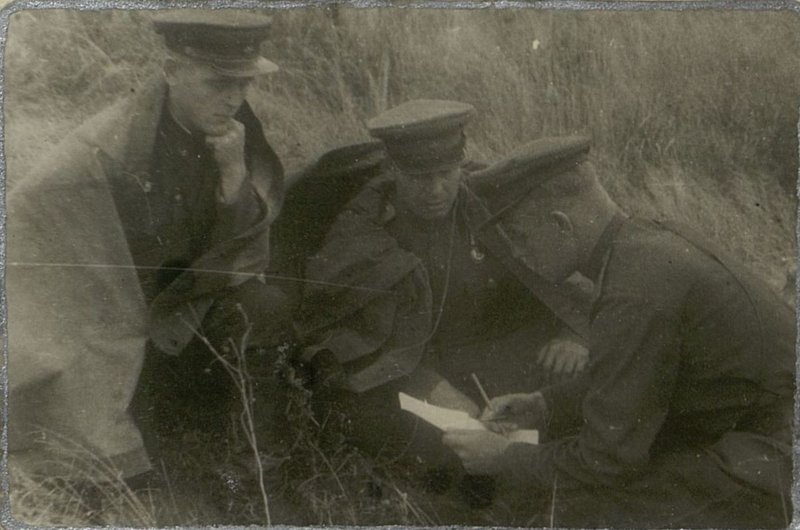 Image: Political department Inspector of the army Major Comrade Baskov V.M. before the battle, talks with the party organizers, comrades Kolmakov and Ponedelnikov