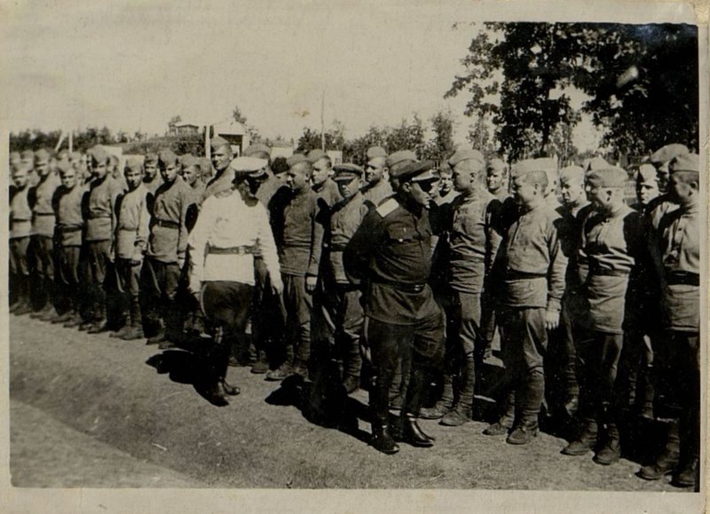 Image: Military Council member General Chekalovsky among repatriated Red Army soldiers