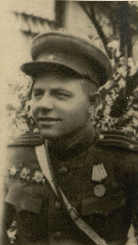 Фотография: Начальник Политотдела 174 стрелковой дивизии Подполковник Г.К. Устинов