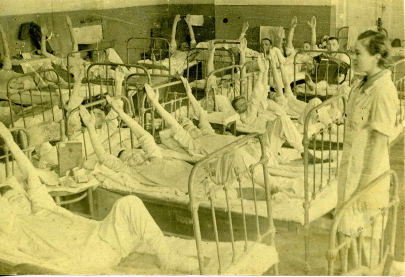 Group physical therapy for wounded in upper extremities with hand damages. Kazan evacuation hospital #1668