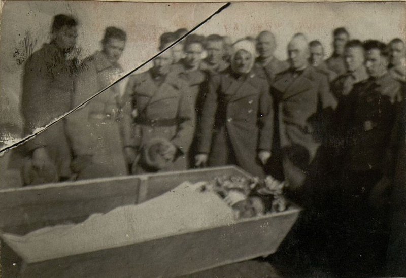 Фотография: Похороны заместителя командира 2 д-на по пч старшего лейтенанта Сторожко И.И.