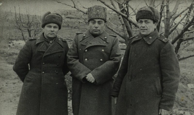 Officers of the Primorsky Army. From left to right are Krasnov, gunner Botshtein, lieutenant-colonel of the artillery service F.A. Samsonov