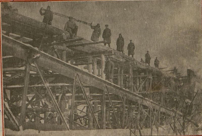 Image: Construction of a bridge over the river Serezha in Yushino by the IInd engineering company photo Makovenko