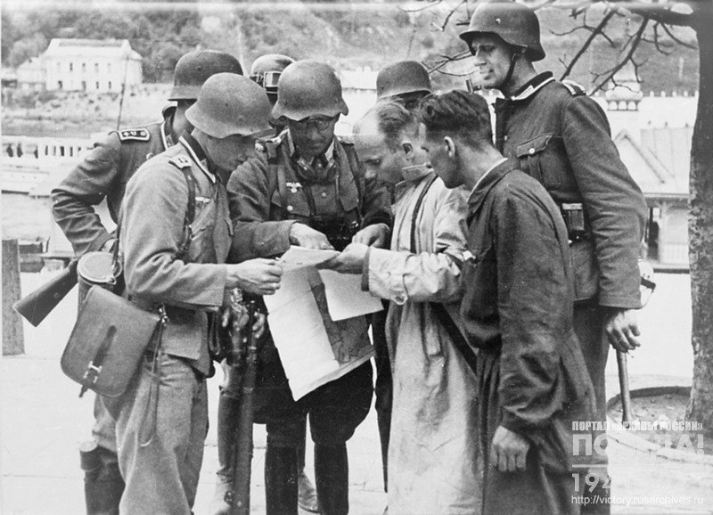 Lithuanian citizens explain the city plan to a group of German soldiers