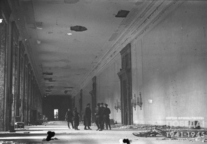 Soviet soldiers inside  Imperial chancellery