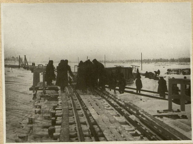 Фотография: Укладка контррепсов на мосту